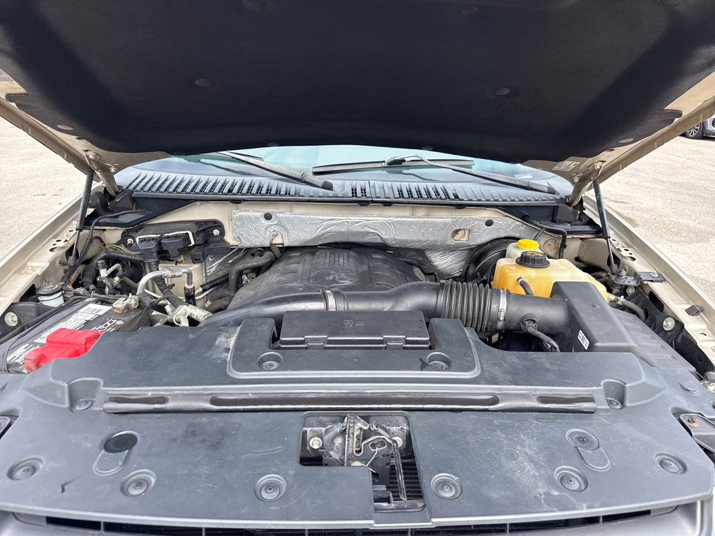 2017 White Gold Ford Expedition Limited RWD SUV