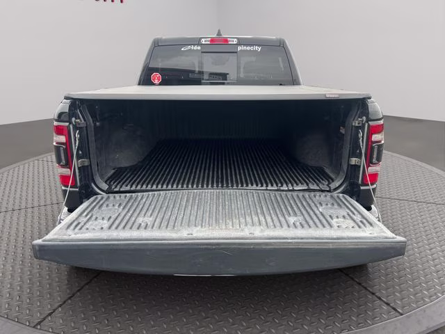 2022 Diamond Black Crystal Pearlcoat Ram 1500 Sport 4X4 Truck