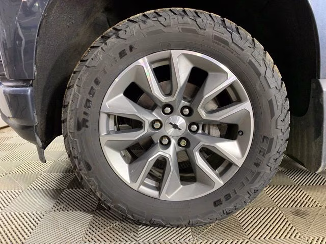 2020 Shadow Gray Metallic Chevrolet Silverado 1500 RST 4X4 Truck