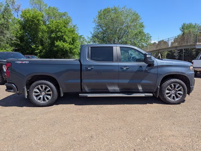 2020 Shadow Gray Metallic Chevrolet Silverado 1500 RST 4X4 Truck