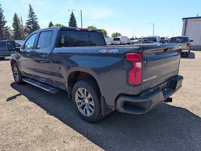 2020 Shadow Gray Metallic Chevrolet Silverado 1500 RST 4X4 Truck