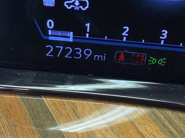 2023 Crystal White Tricoat Cadillac Escalade Sport Platinum 4X4 SUV