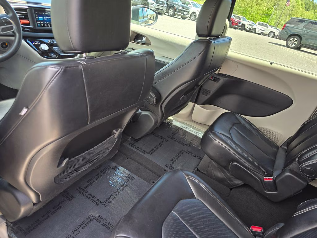 2021 Granite Crystal Metallic Clearcoat Chrysler Voyager LXI FWD Van