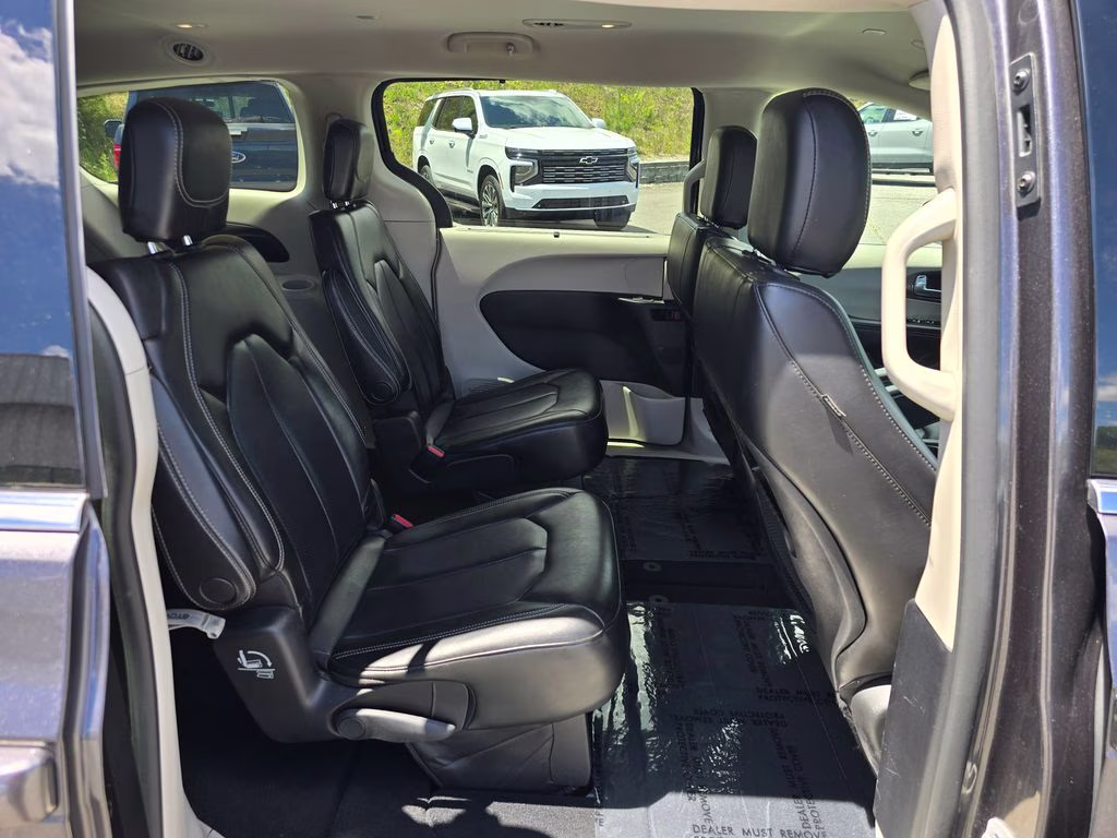 2021 Granite Crystal Metallic Clearcoat Chrysler Voyager LXI FWD Van