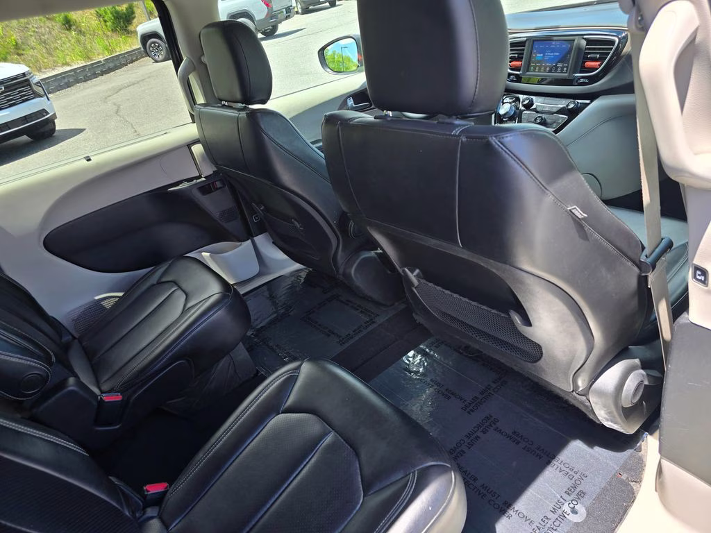 2021 Granite Crystal Metallic Clearcoat Chrysler Voyager LXI FWD Van