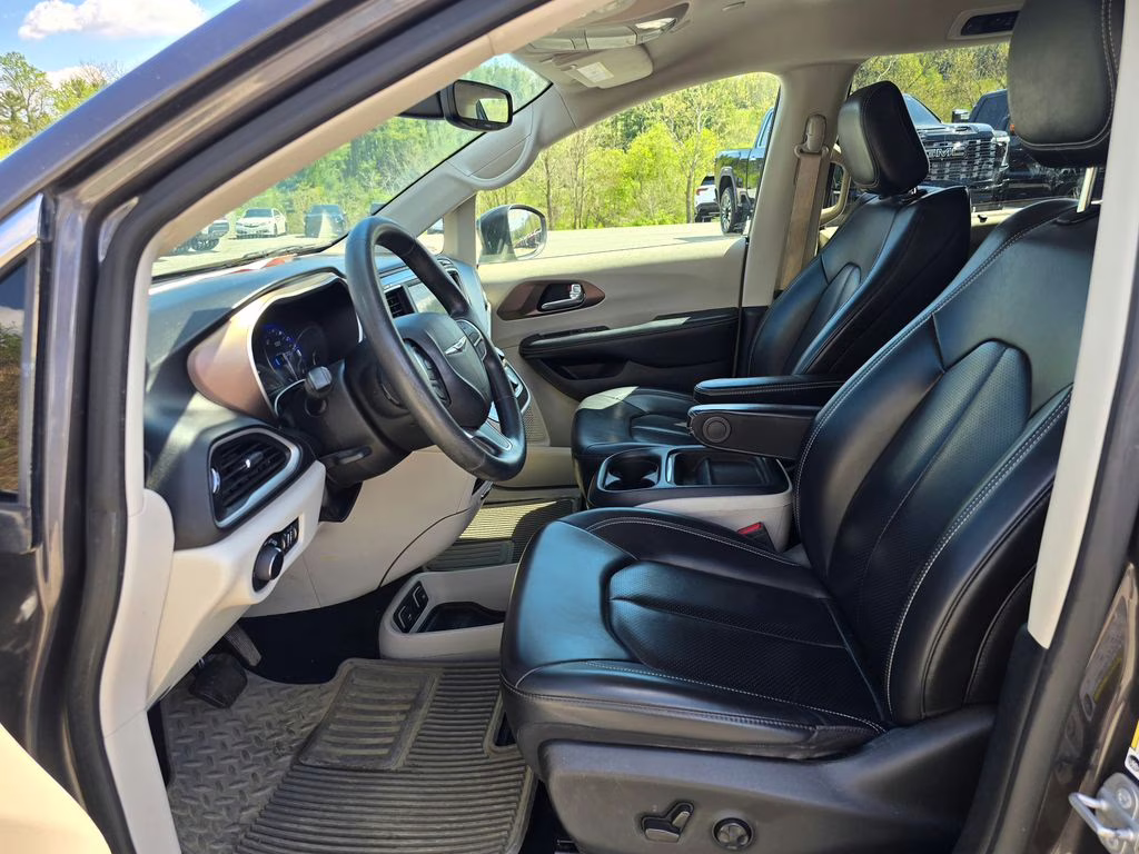 2021 Granite Crystal Metallic Clearcoat Chrysler Voyager LXI FWD Van