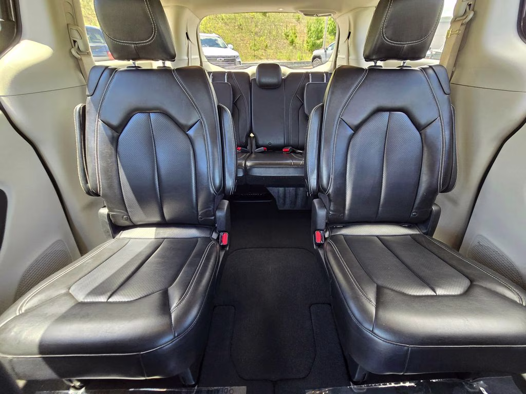 2021 Granite Crystal Metallic Clearcoat Chrysler Voyager LXI FWD Van