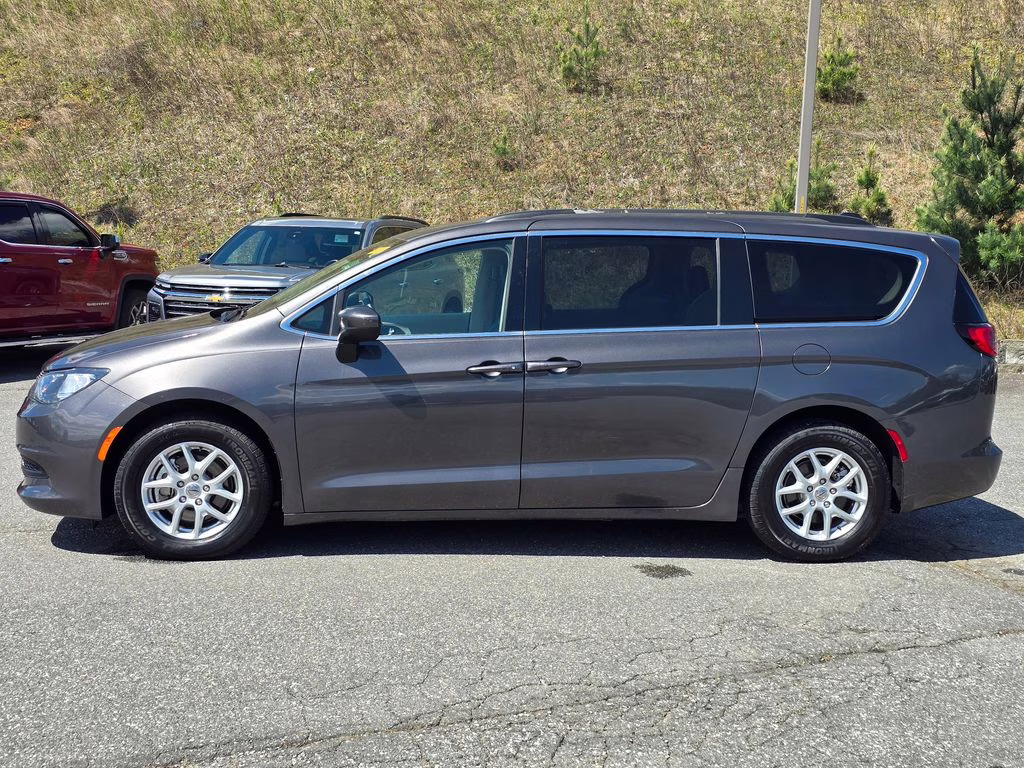 2021 Granite Crystal Metallic Clearcoat Chrysler Voyager LXI FWD Van