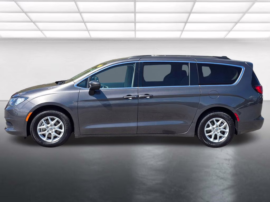 2021 Granite Crystal Metallic Clearcoat Chrysler Voyager LXI FWD Van