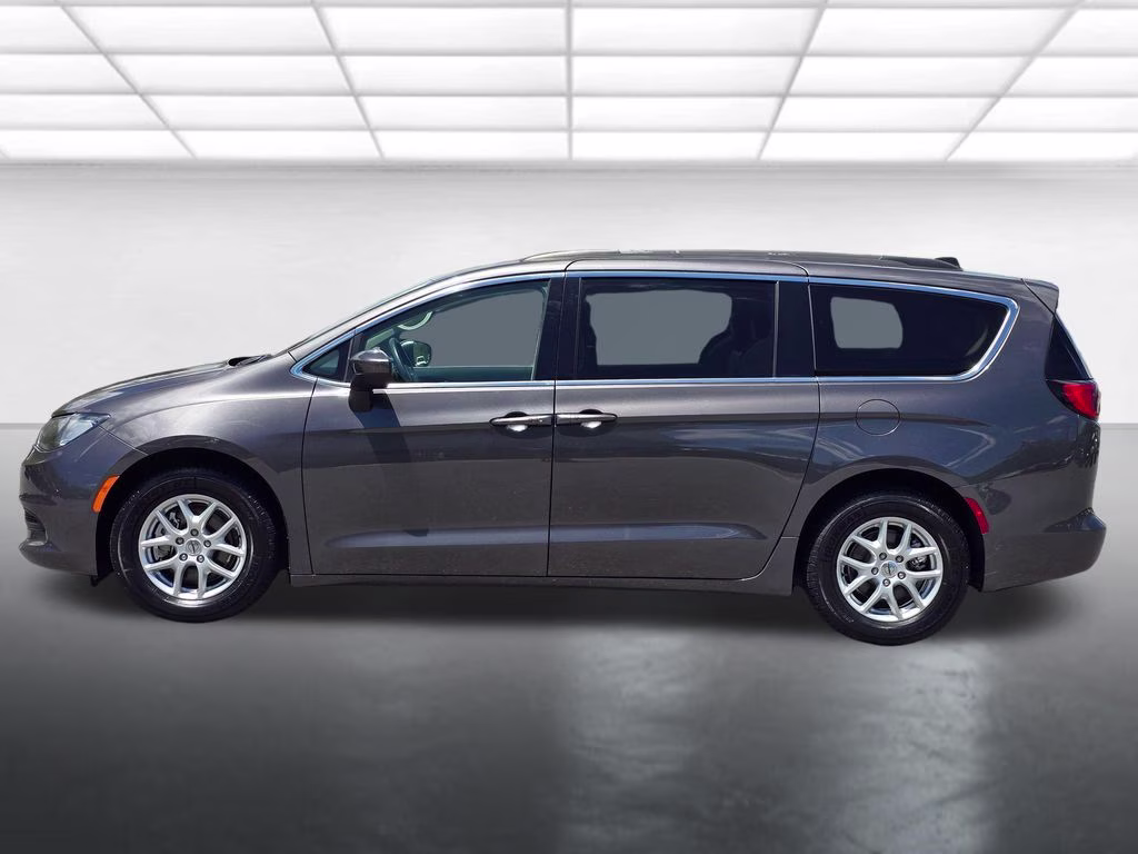 2021 Granite Crystal Metallic Clearcoat Chrysler Voyager LXI FWD Van