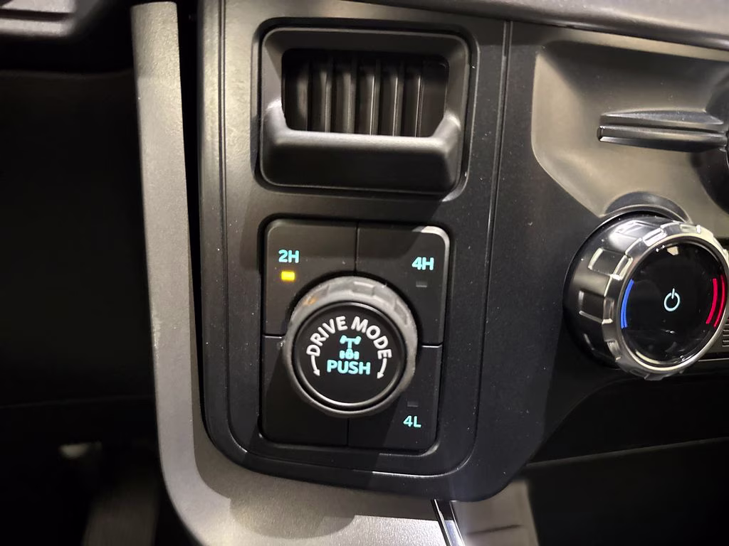 2026 Avalanche Ford F-150 XLT 4X4 Truck