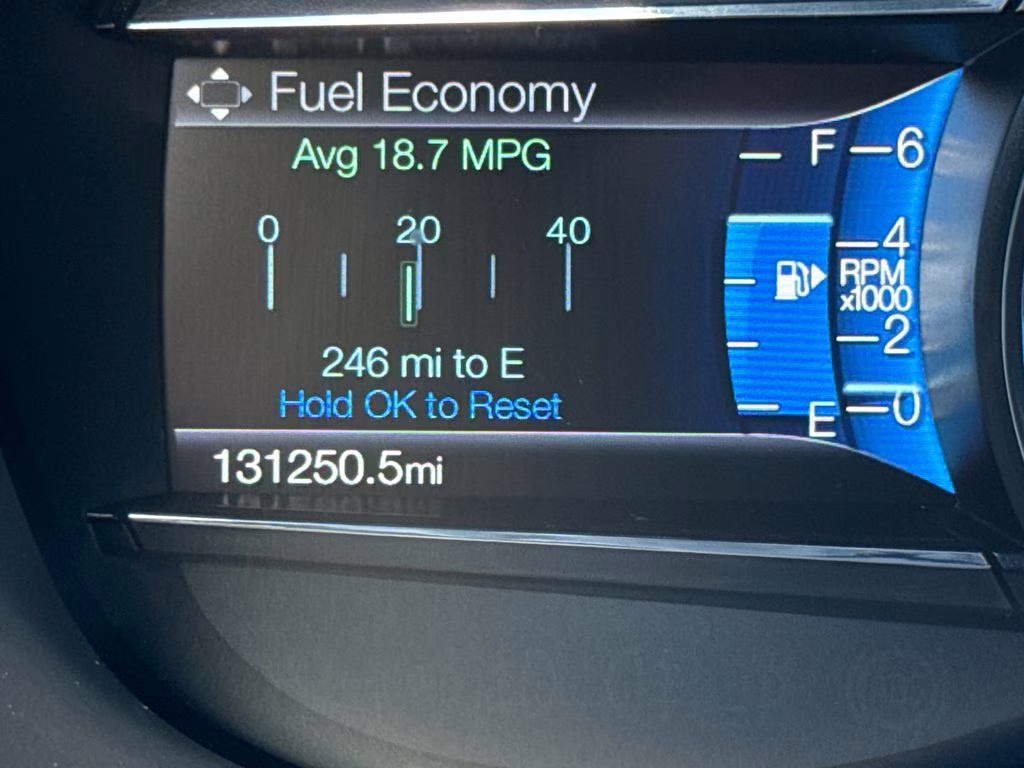 2019 Oxford White Ford Explorer XLT FWD SUV