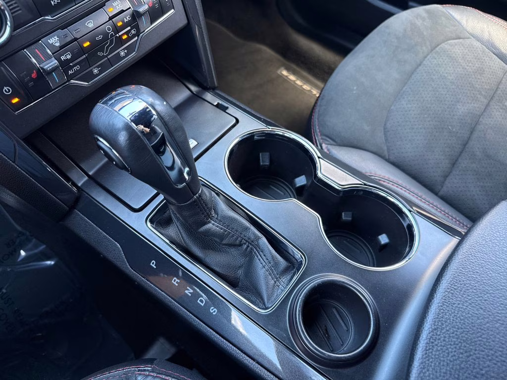 2019 Oxford White Ford Explorer XLT FWD SUV