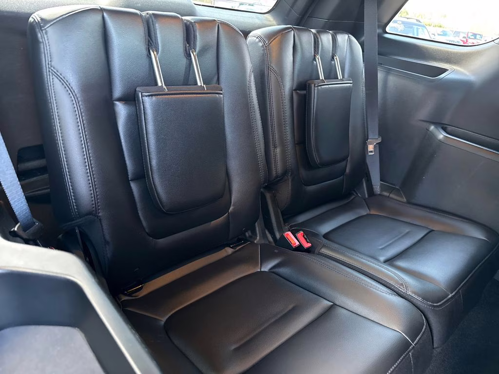 2019 Oxford White Ford Explorer XLT FWD SUV