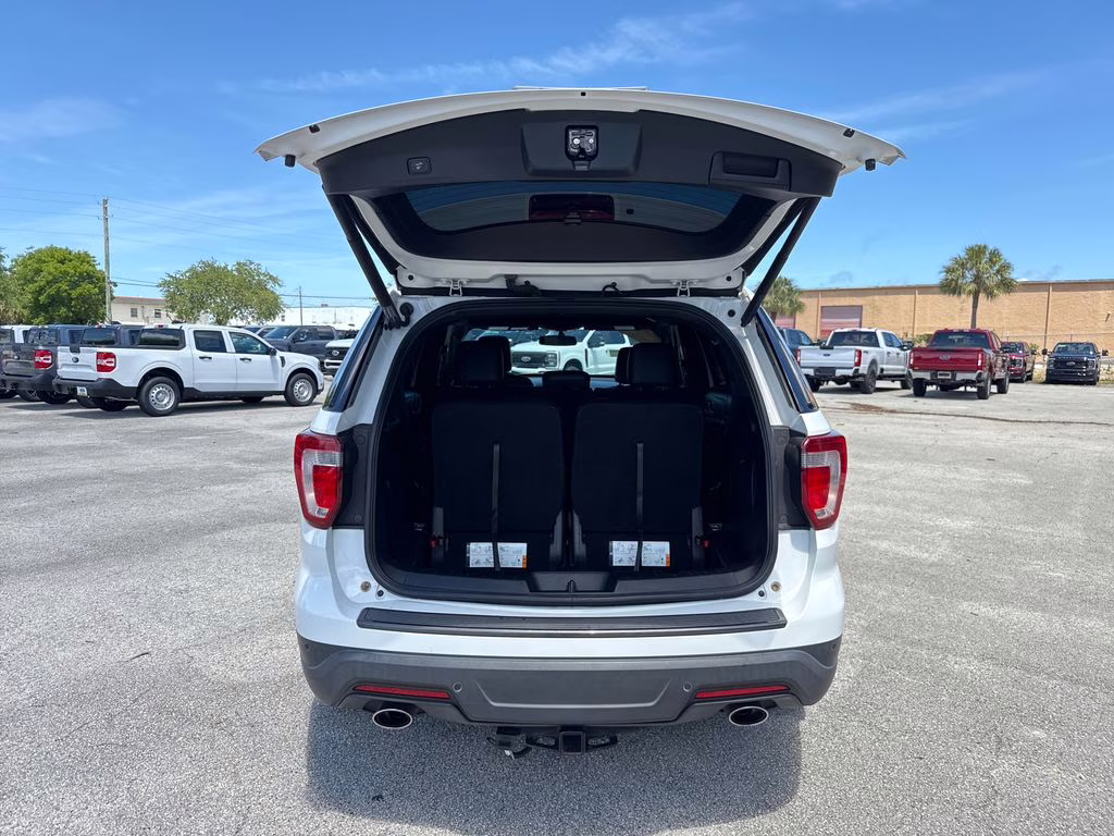2019 Oxford White Ford Explorer XLT FWD SUV