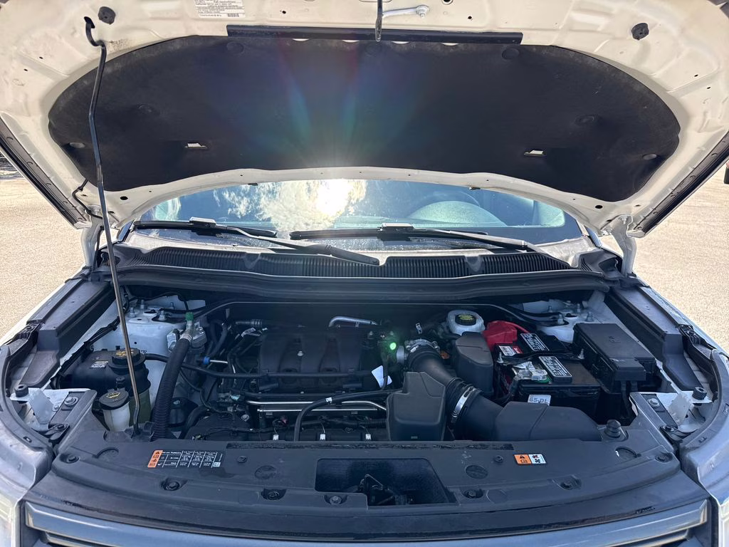 2019 Oxford White Ford Explorer XLT FWD SUV