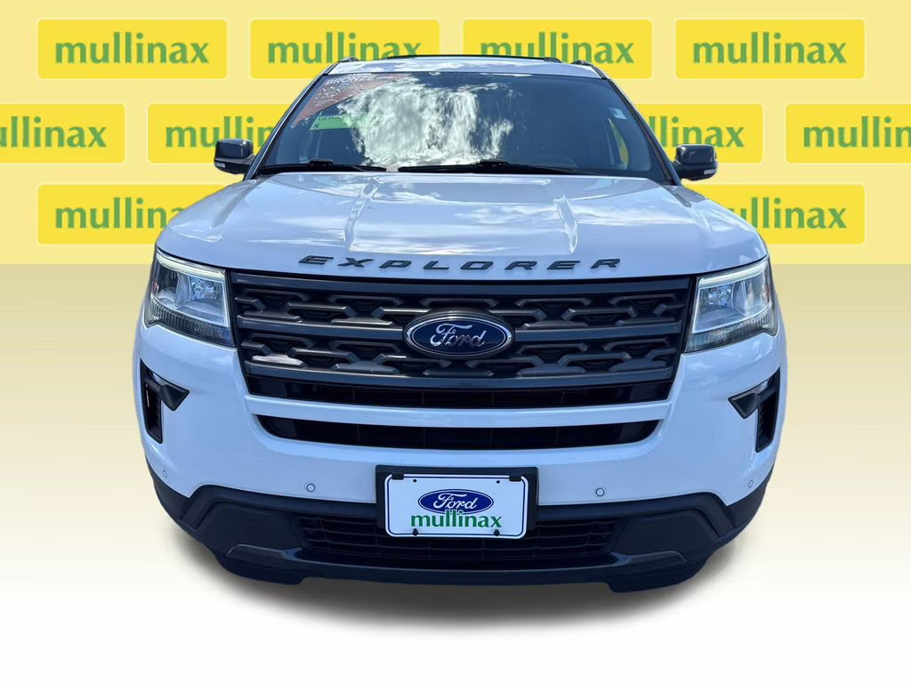 2019 Oxford White Ford Explorer XLT FWD SUV