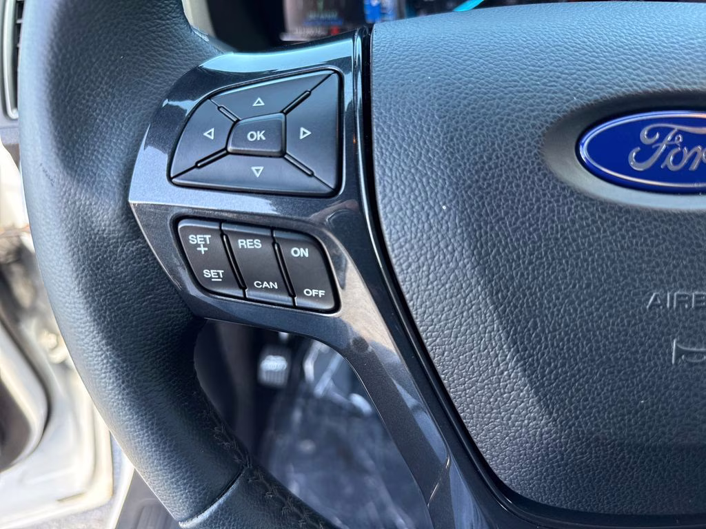 2019 Oxford White Ford Explorer XLT FWD SUV