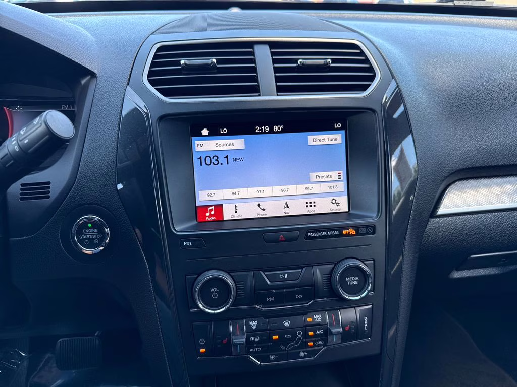 2019 Oxford White Ford Explorer XLT FWD SUV