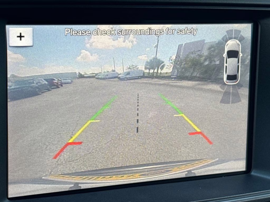 2019 Oxford White Ford Explorer XLT FWD SUV