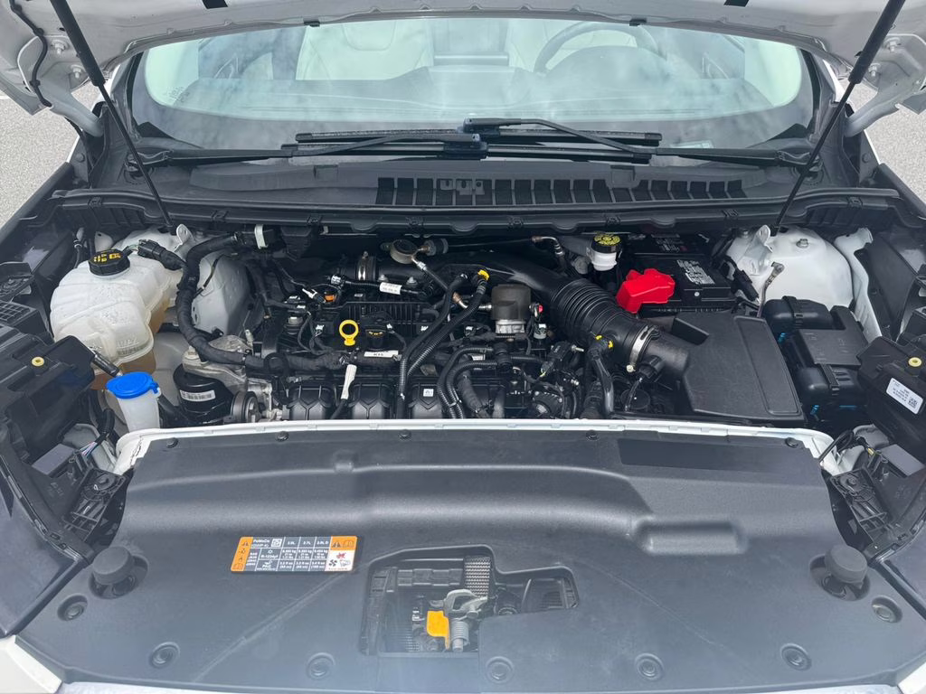 2021 Star White Metallic Tri-Coat Ford Edge Titanium FWD SUV