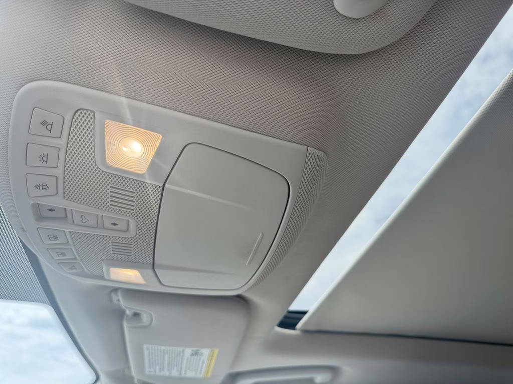 2021 Star White Metallic Tri-Coat Ford Edge Titanium FWD SUV