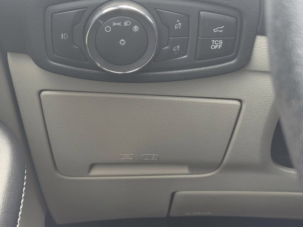 2021 Star White Metallic Tri-Coat Ford Edge Titanium FWD SUV