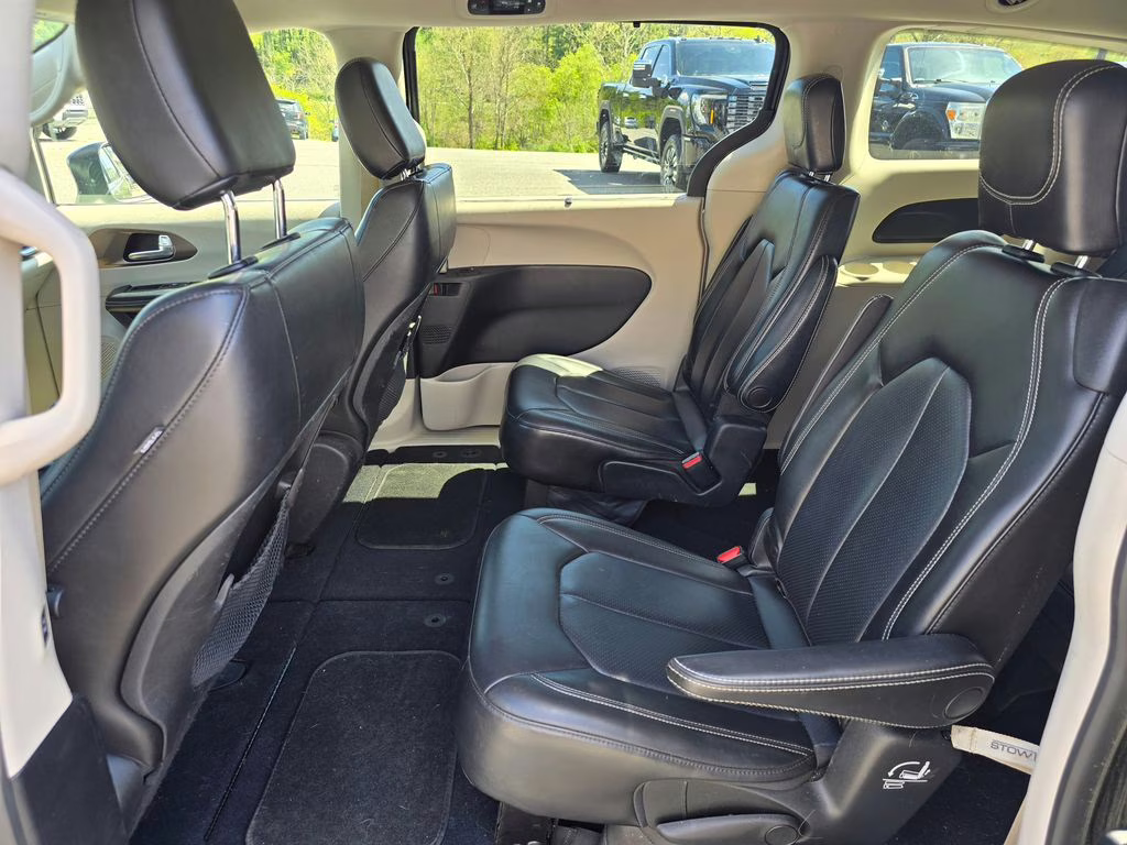 2021 Granite Crystal Metallic Clearcoat Chrysler Voyager LXI FWD Van