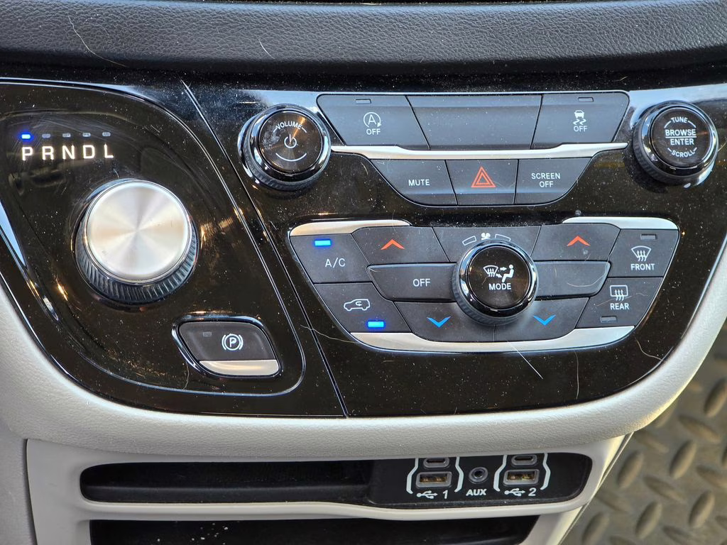 2021 Granite Crystal Metallic Clearcoat Chrysler Voyager LXI FWD Van