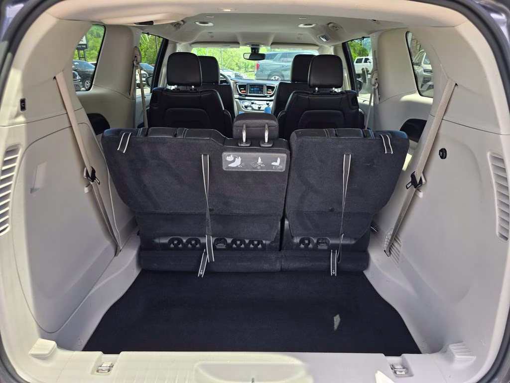 2021 Granite Crystal Metallic Clearcoat Chrysler Voyager LXI FWD Van