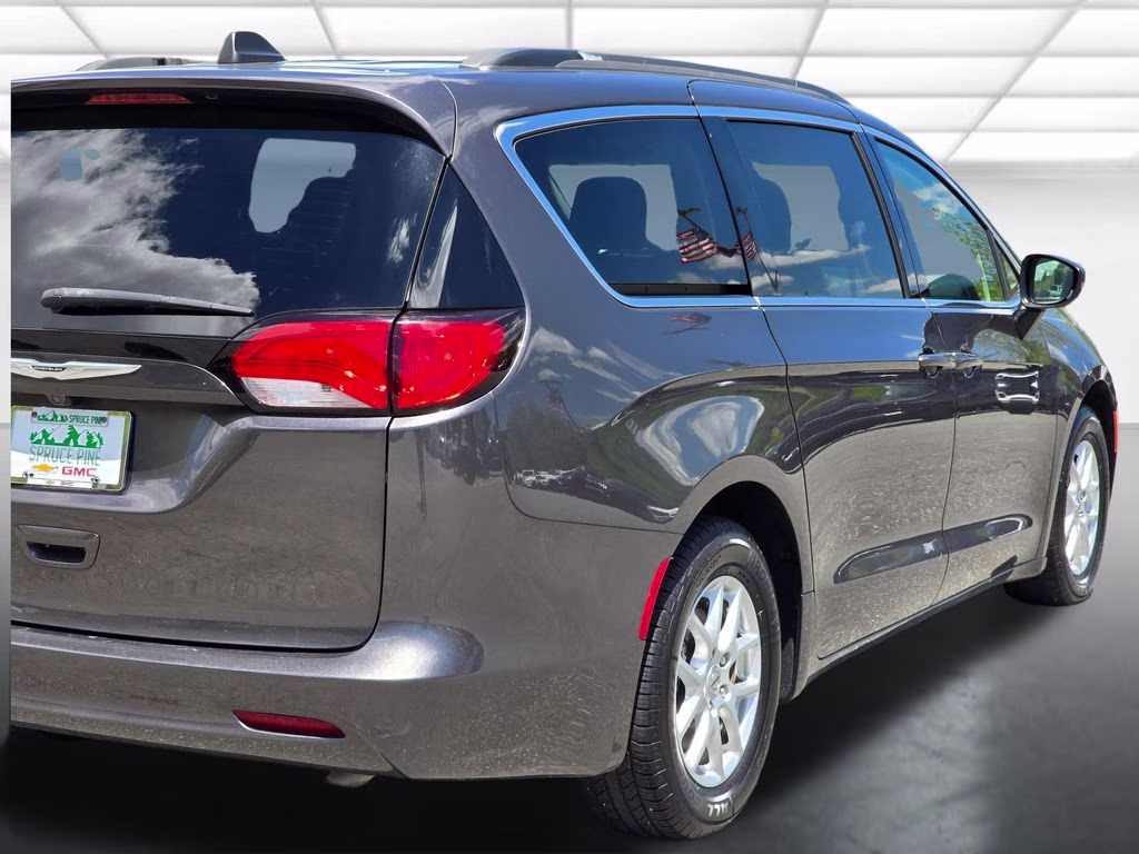2021 Granite Crystal Metallic Clearcoat Chrysler Voyager LXI FWD Van