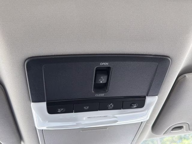 2025 Pearl White Tricoat Nissan Altima 2.5 SV FWD Sedan