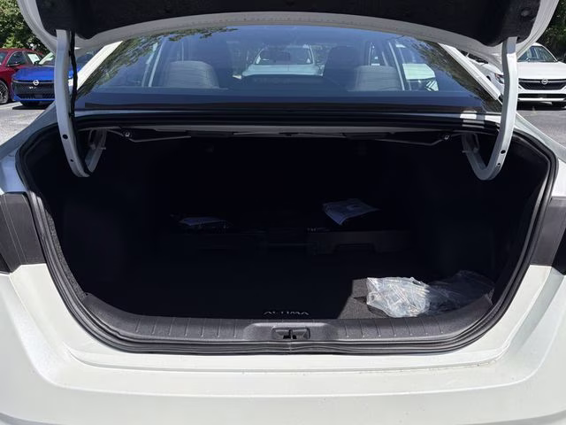 2025 Pearl White Tricoat Nissan Altima 2.5 SV FWD Sedan