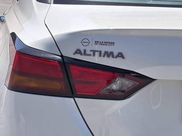 2025 Pearl White Tricoat Nissan Altima 2.5 SV FWD Sedan