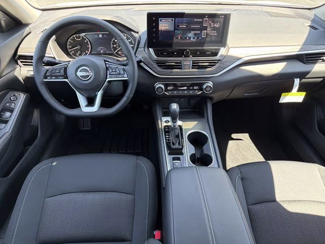 2025 Pearl White Tricoat Nissan Altima 2.5 SV FWD Sedan
