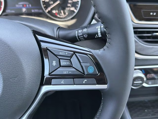 2025 Pearl White Tricoat Nissan Altima 2.5 SV FWD Sedan