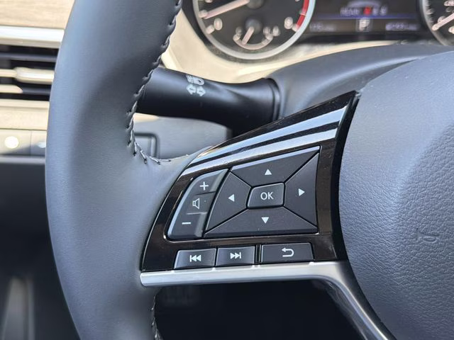 2025 Pearl White Tricoat Nissan Altima 2.5 SV FWD Sedan