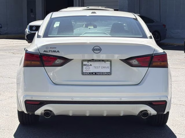 2025 Pearl White Tricoat Nissan Altima 2.5 SV FWD Sedan