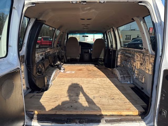 2001 Oxford White Clearcoat Ford E-350SD XLT RWD Van