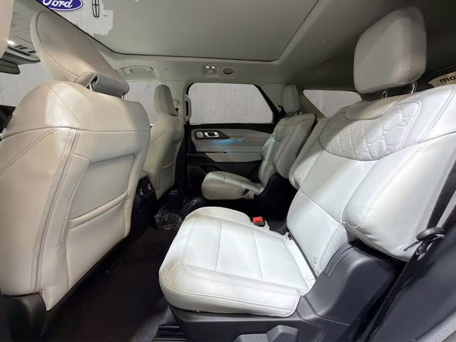 2026 Star White Metallic Tri-Coat Ford Explorer Platinum 4X4 SUV
