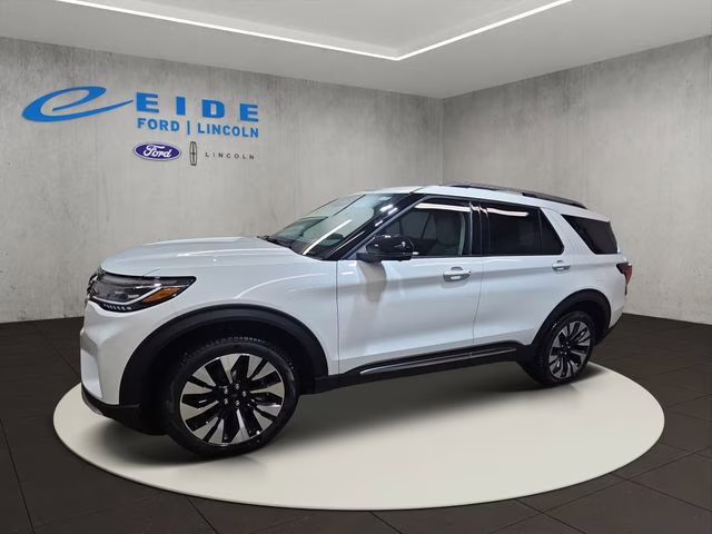 2026 Star White Metallic Tri-Coat Ford Explorer Platinum 4X4 SUV