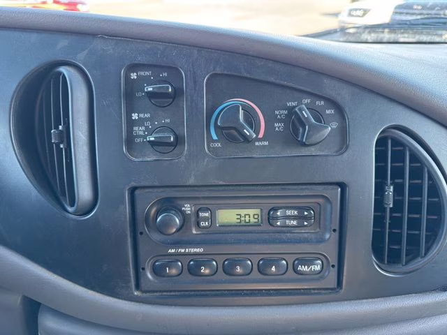 2001 Oxford White Clearcoat Ford E-350SD XLT RWD Van