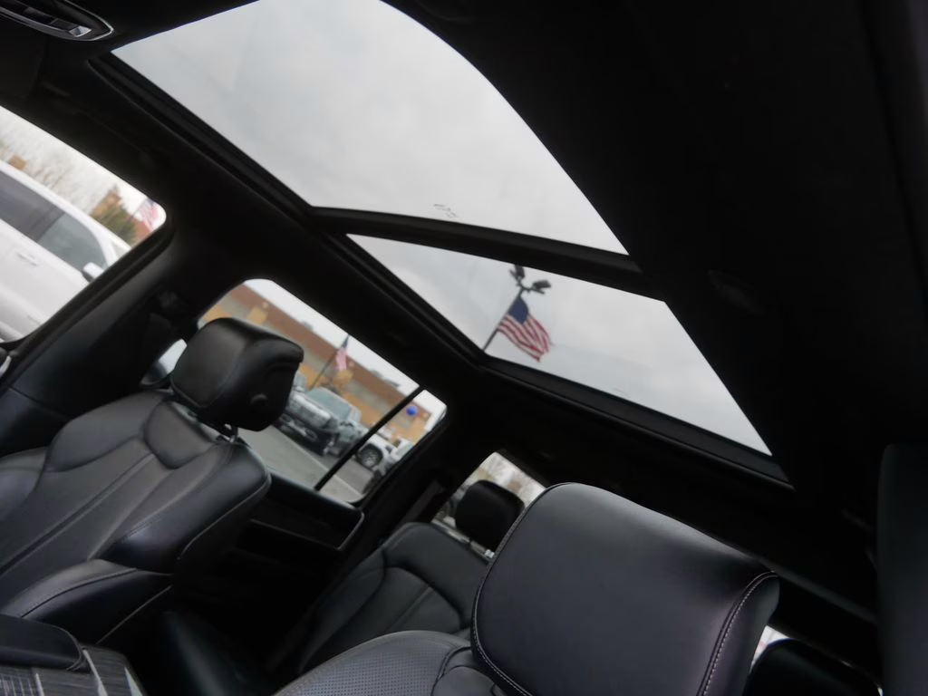 2022 Diamond Black Crystal Pearlcoat Jeep Wagoneer Series III 4X4 SUV