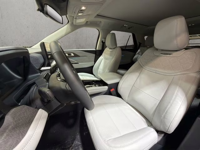 2026 Star White Metallic Tri-Coat Ford Explorer Platinum 4X4 SUV