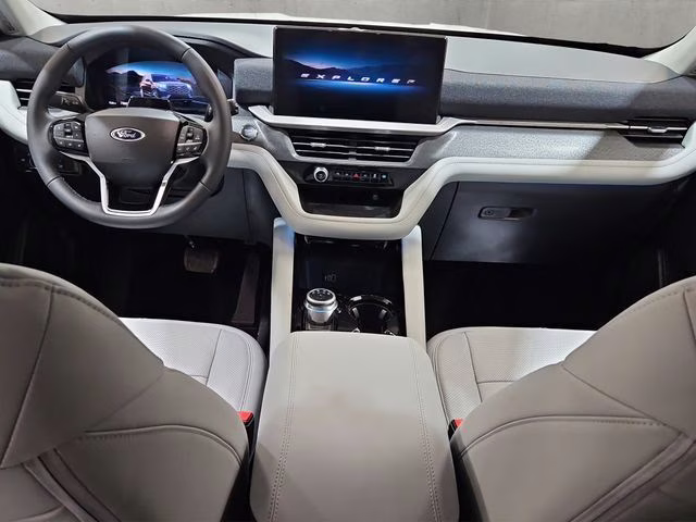 2026 Star White Metallic Tri-Coat Ford Explorer Platinum 4X4 SUV