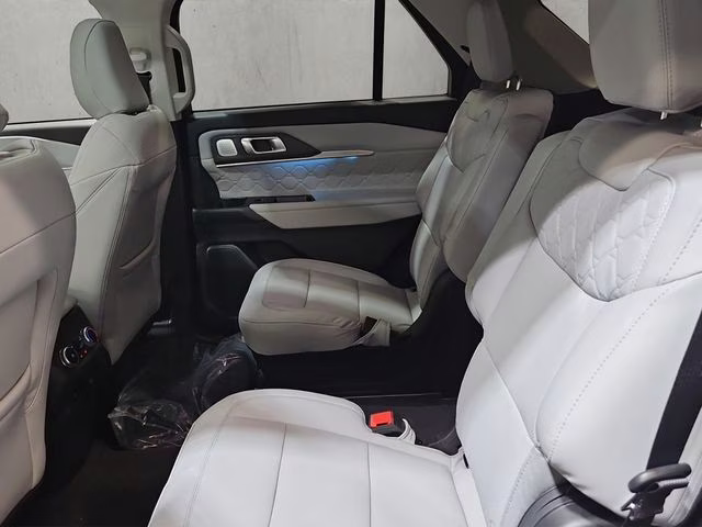 2026 Star White Metallic Tri-Coat Ford Explorer Platinum 4X4 SUV