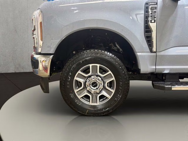 2026 Glacier Gray Met Tri-Coat Ford Super Duty F-250 SRW Lariat Chrome 4X4 Truck
