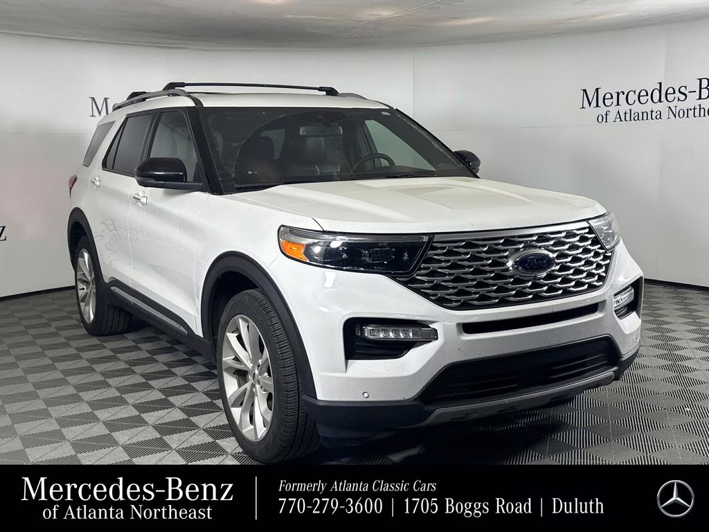 2022 Star White Metallic Tri-Coat Ford Explorer Platinum 4X4 SUV