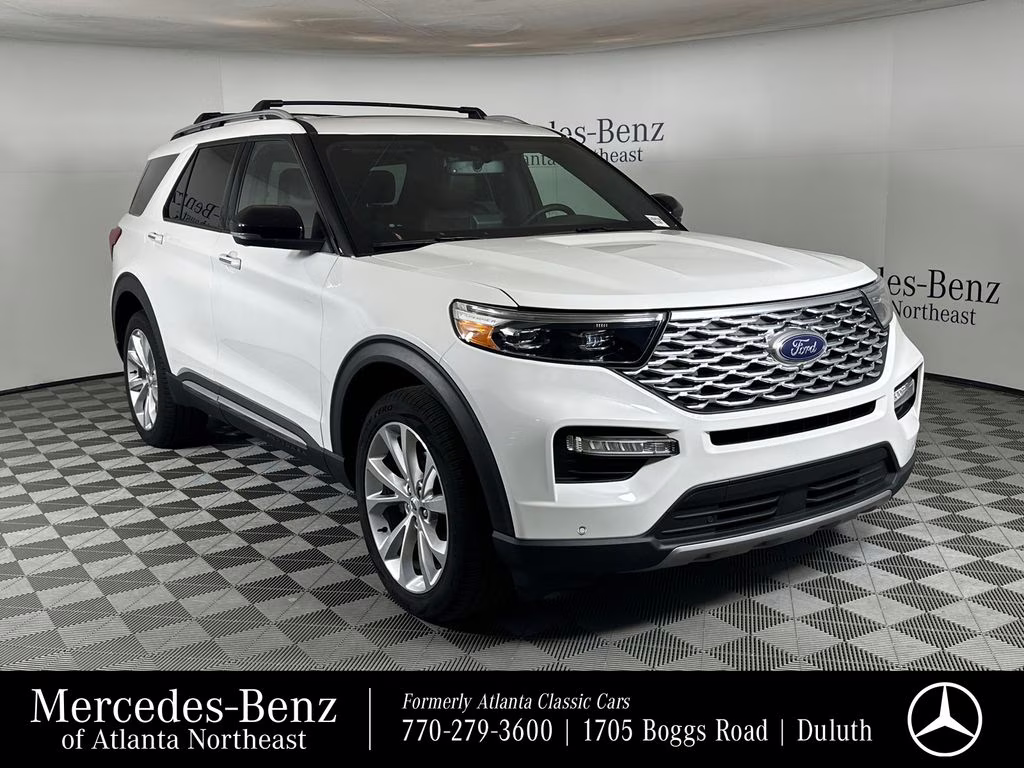 2022 Star White Metallic Tri-Coat Ford Explorer Platinum 4X4 SUV