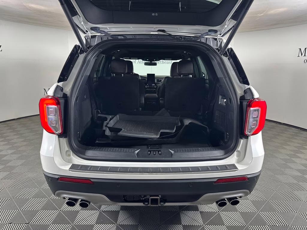 2022 Star White Metallic Tri-Coat Ford Explorer Platinum 4X4 SUV